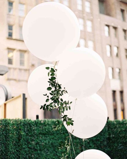 Picture of White Giant Balloons up to 36" Wedding Bride