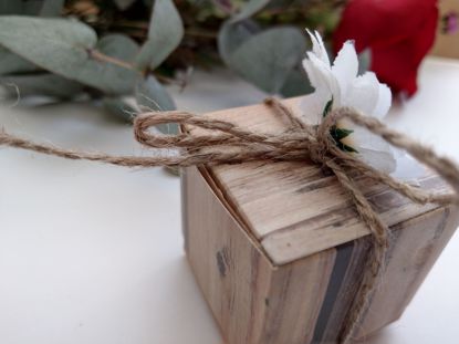 Picture of Rustic Wedding Chalkboard Heart Favor Boxes Flower