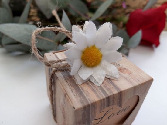 Picture of Rustic Wedding Chalkboard Heart Favor Boxes Flower