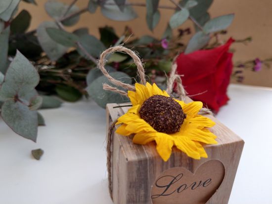 Picture of Rustic Wedding Favor Boxes Love Heart Sunflower