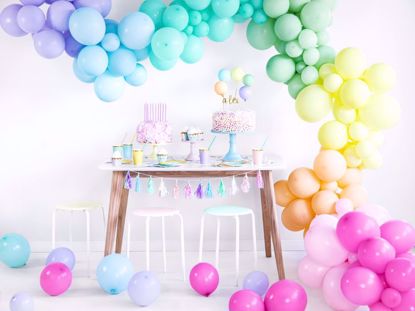 Picture of VERY PASTEL BALLOON ARCH GARLAND