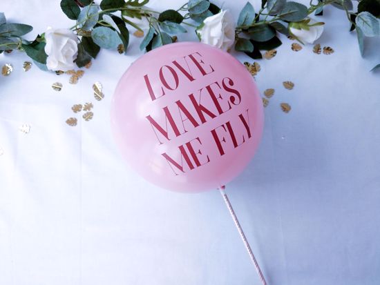 Picture of Balloon Cake Topper Love Makes Me Fly