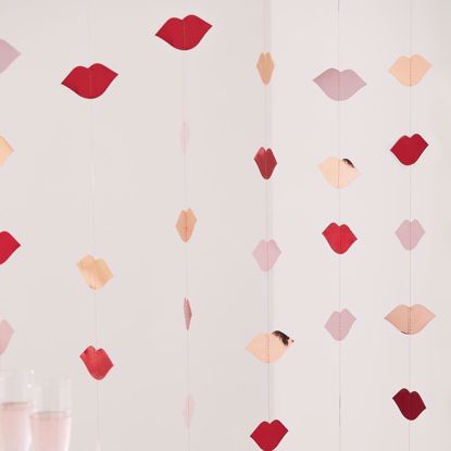 Picture of ROSE GOLD & RED FOILED LIP BACKDROP