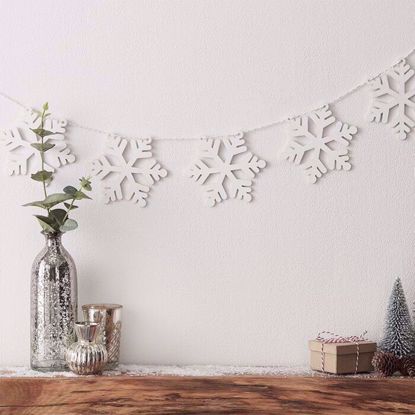 Picture of CHRISTMAS WOODEN SNOWFLAKE BUNTING