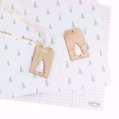 Picture of CHRISTMAS WRAPPING PAPER WITH RIBBON AND WOODEN TAG