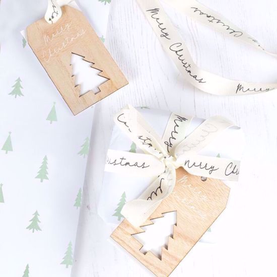 Picture of CHRISTMAS WRAPPING PAPER WITH RIBBON AND WOODEN TAG